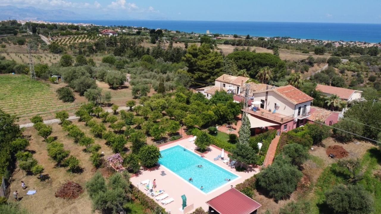 Il Casale Il Sole E La Margherita Campofelice Di Roccella Exterior foto